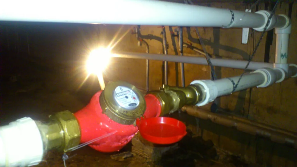 Как производится установка и замена общедомовых счетчиков воды (водомеров)